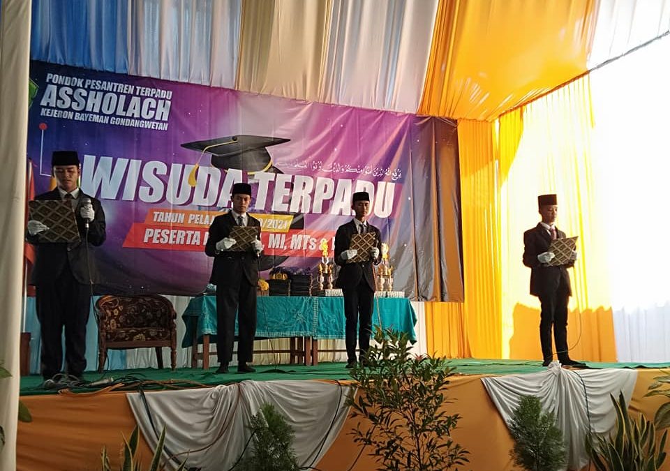162 Santri Assholach Diwisuda, Ini Pesan Untuk Wisudawan