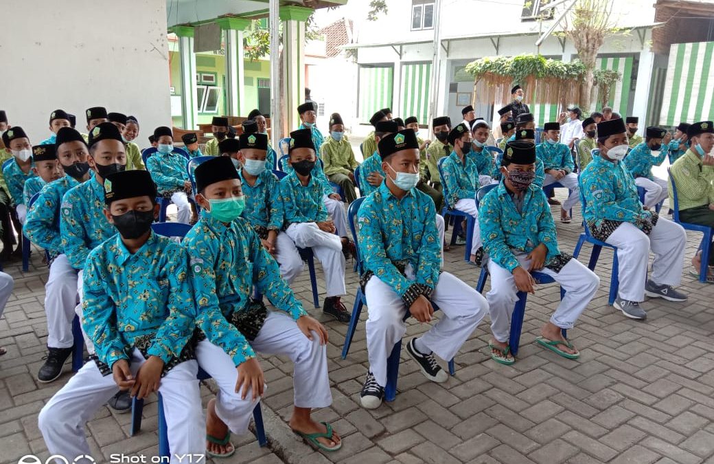 Ratusan Santri Ponpes Assholah Menerima Vaksin