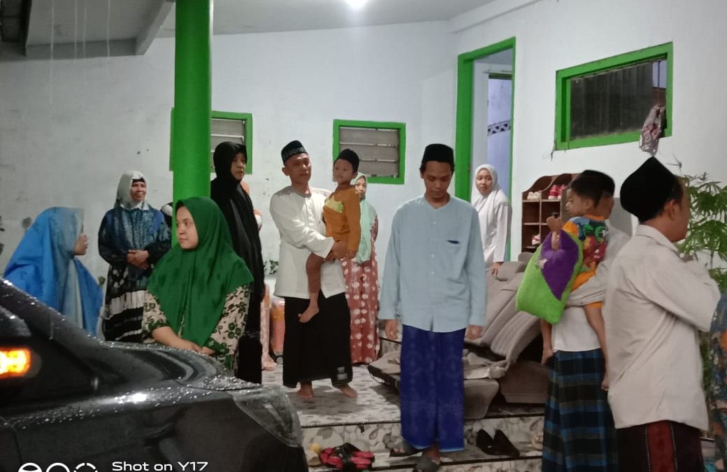 Menyambut Kedatangan Pengasuh dari ibadah Umroh
