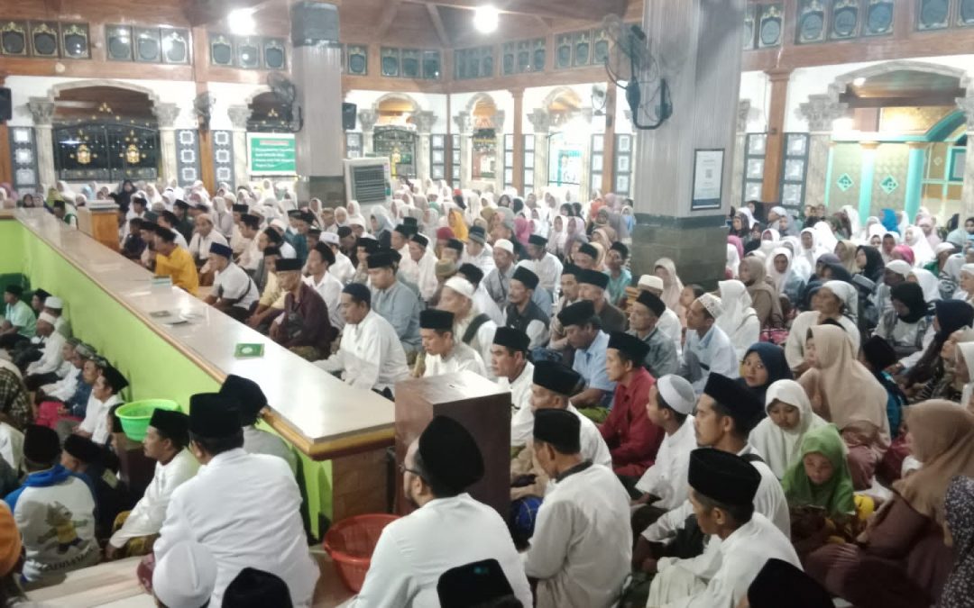 Majelis Istighfar Kejeron, Adakan Kegiatan Ziarah Makam Wali bersama 1300 Jamaah
