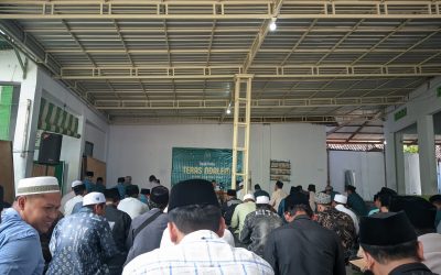 Melestarikan Tradisi Ilmu: Gus Lutfil Hakim Kupas Tuntas Adab Berpakaian dan Bahaya Khamr dalam Pengajian Irsyadul Ibad