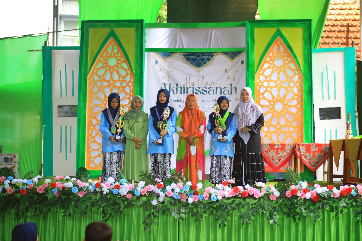 haflah-akhirussanah-gus-luthfi-harapkan-santri-jadi-sileh-solihah
