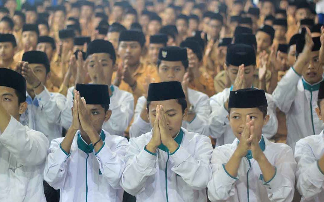 Persembahan 750 ISHARI Santri untuk Haul Masyayikh Assholach