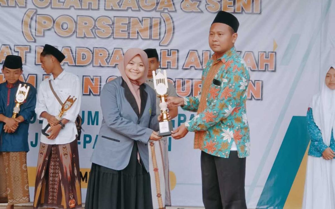 Juara 1 MTQ Porseni, Siswi MA Assholach Melaju ke Tingkat Kabupaten